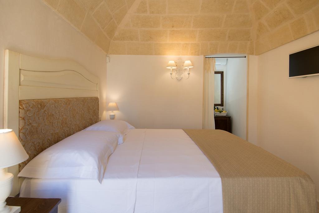 Antica Via Roma B&B E Relax Монтальбано Экстерьер фото